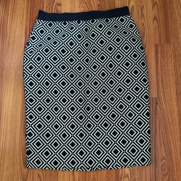 Patterned skirt - Picture 1 of 3